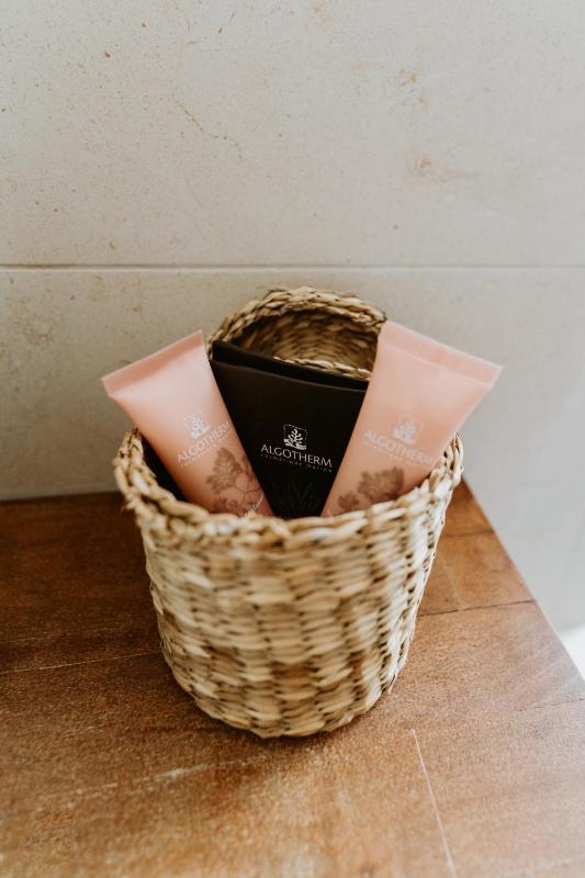 Family Room (2 Adults + 1 Child) image 1