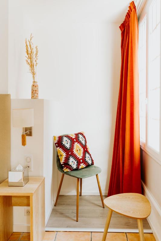 Family Room (2 Adults + 1 Child) image 4