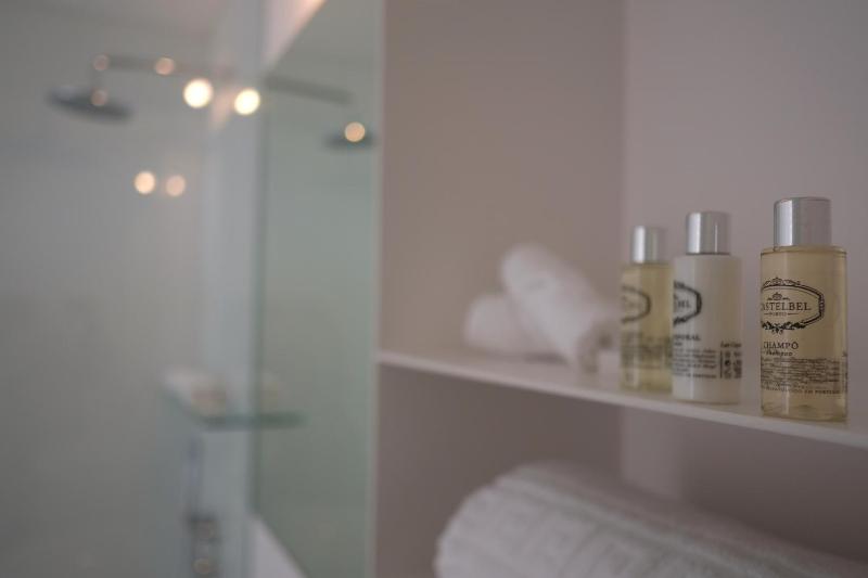 Double Room with Pool View image 4