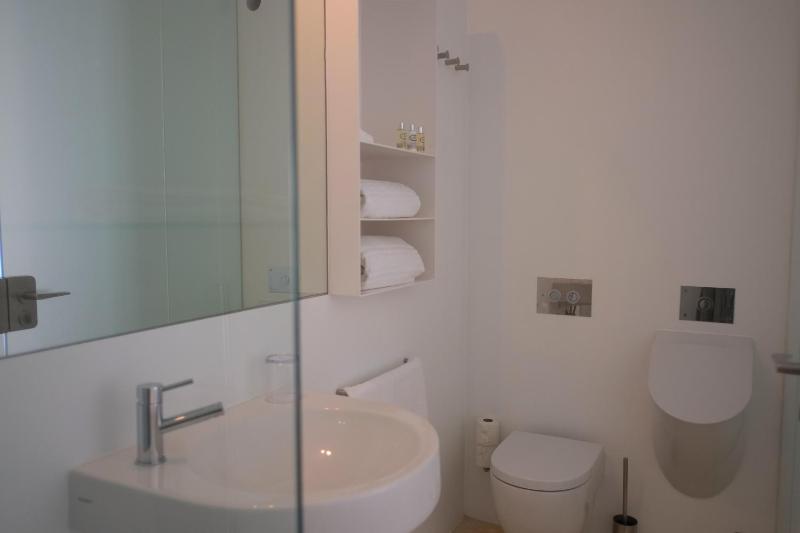 Double Room with Pool View image 3