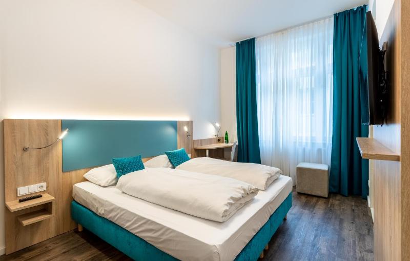 Deluxe Double Room image 4