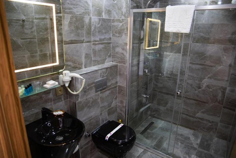 Corner Triple Room image 3