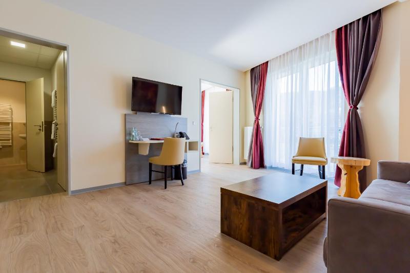 Junior Suite with Balcony image 3