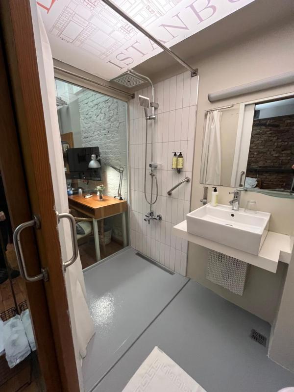 Superior Double or Twin Room with Brick Wall image 1