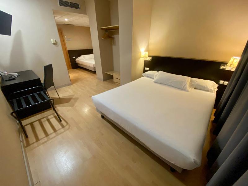 Double or Twin Room with Spa Access image 4