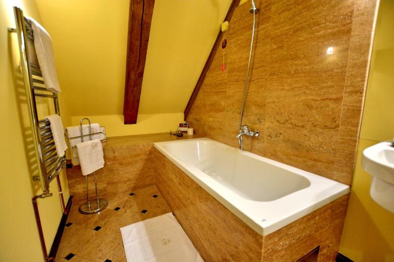 Thomas Ville room image 4