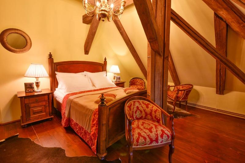 Thomas Ville room image 1