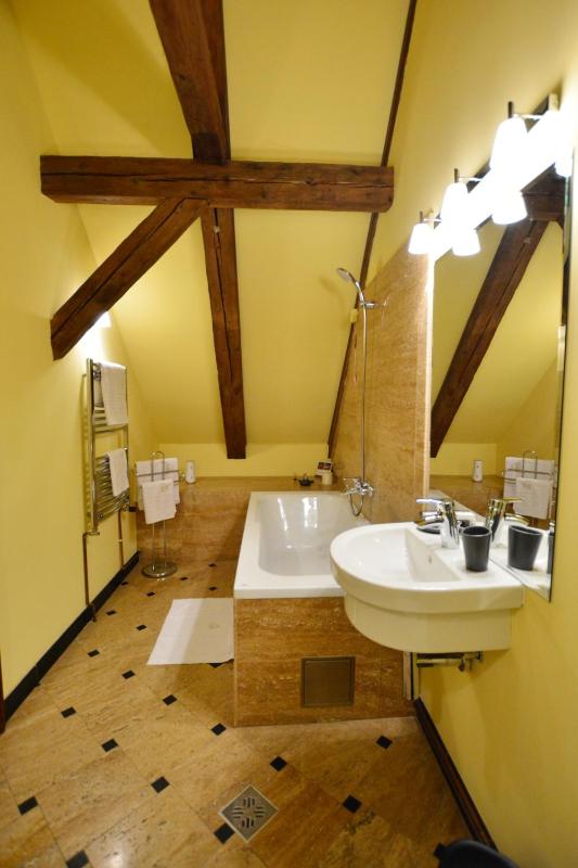 Thomas Ville room image 2