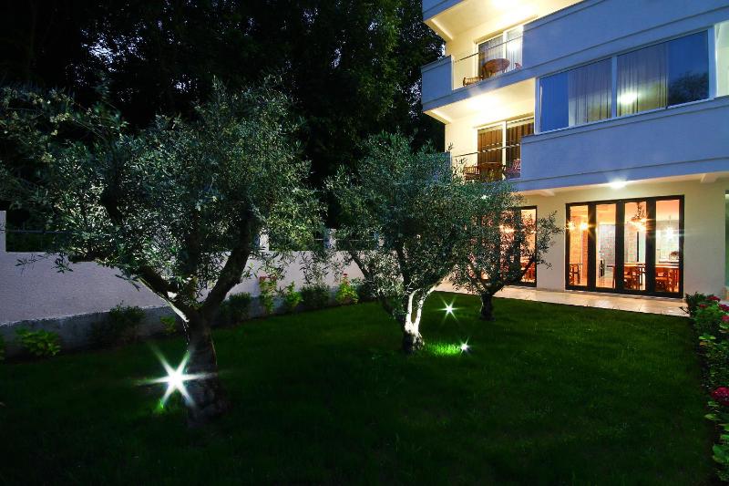Superior Double Room with Garden View image 2