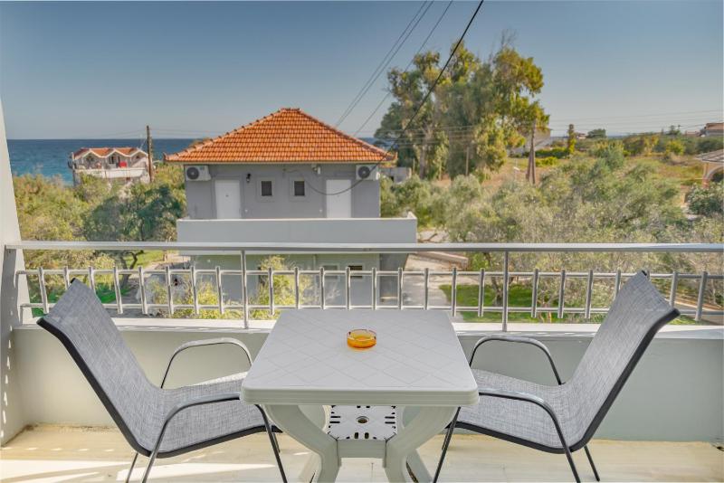 Studio Apartment with Sea View image 2