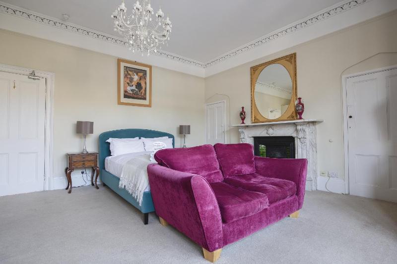 Double Room image 4