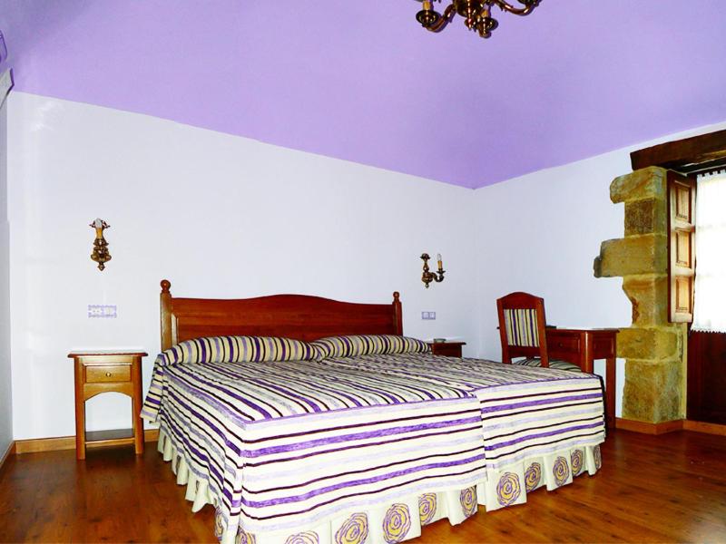 Twin Room image 3