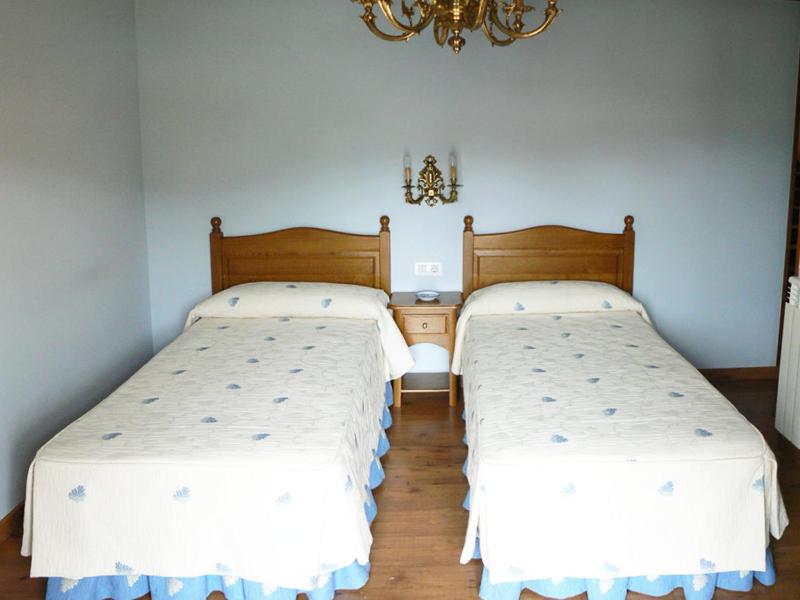 Twin Room image 1