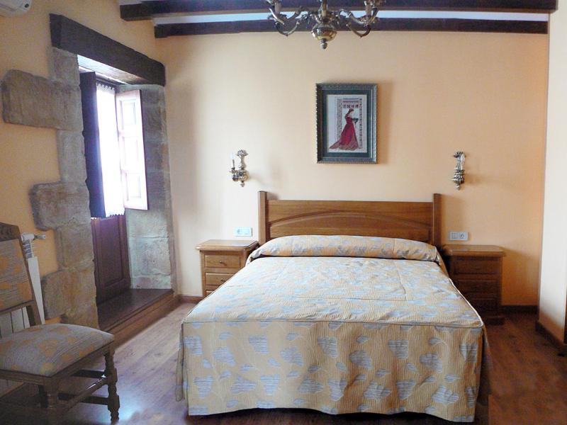 Queen Room image 2