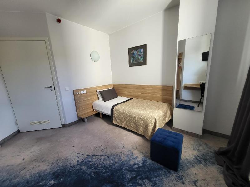 Single Room image 3