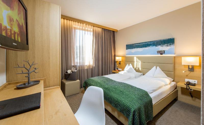 Basic Double Room image 1