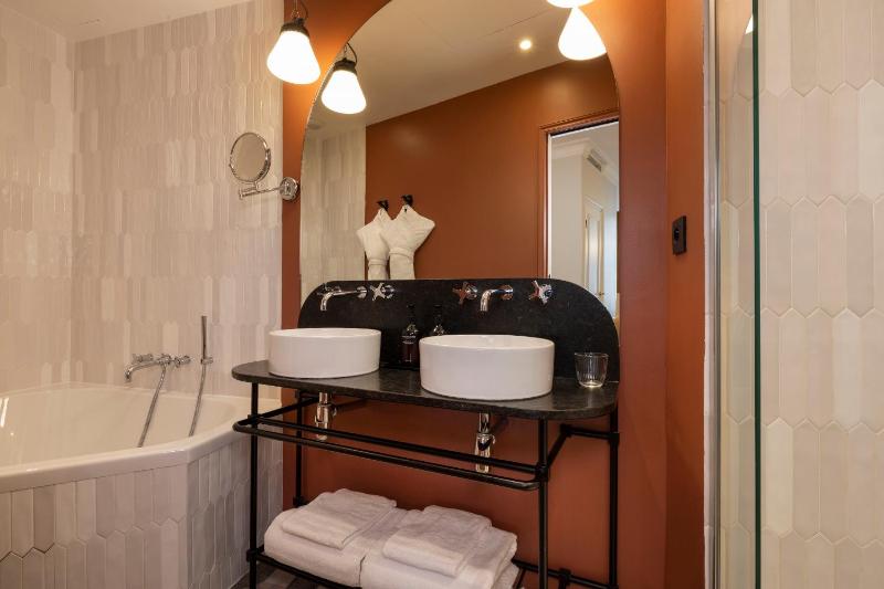 Executive Suite image 3