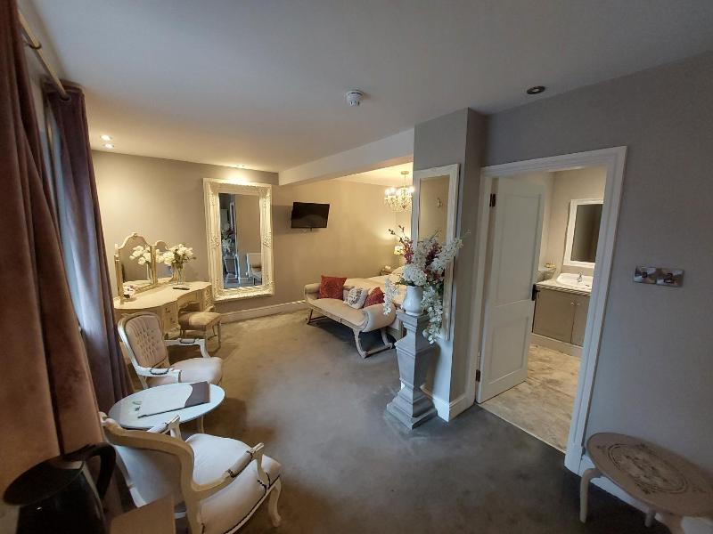 Deluxe Double Room image 3