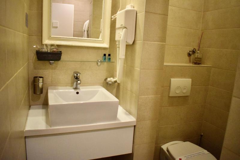Standard Double or Twin Room image 4