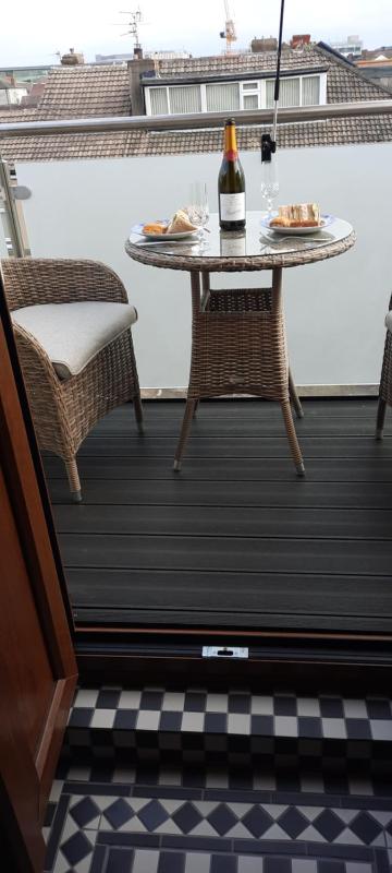 King Room with Balcony image 3