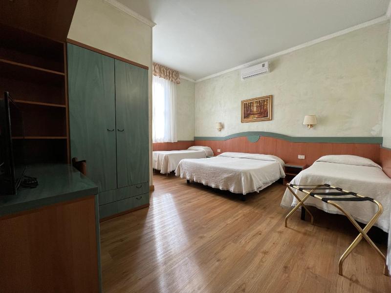 Quadruple Room image 3