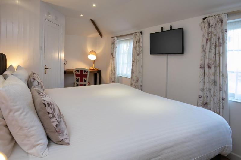  Double Room - Non-Smoking image 3