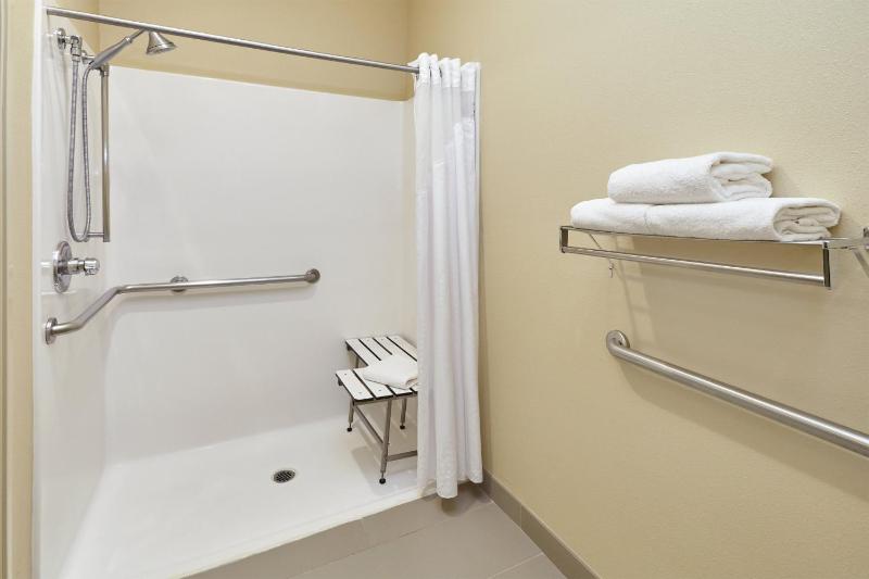 Suite with Mobility Accessible Tub - Non-Smoking