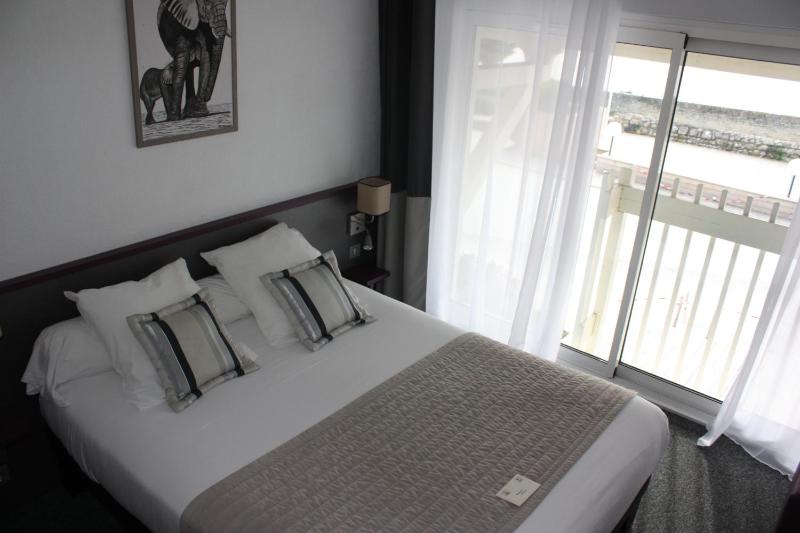 Double Room with Estuary View image 4