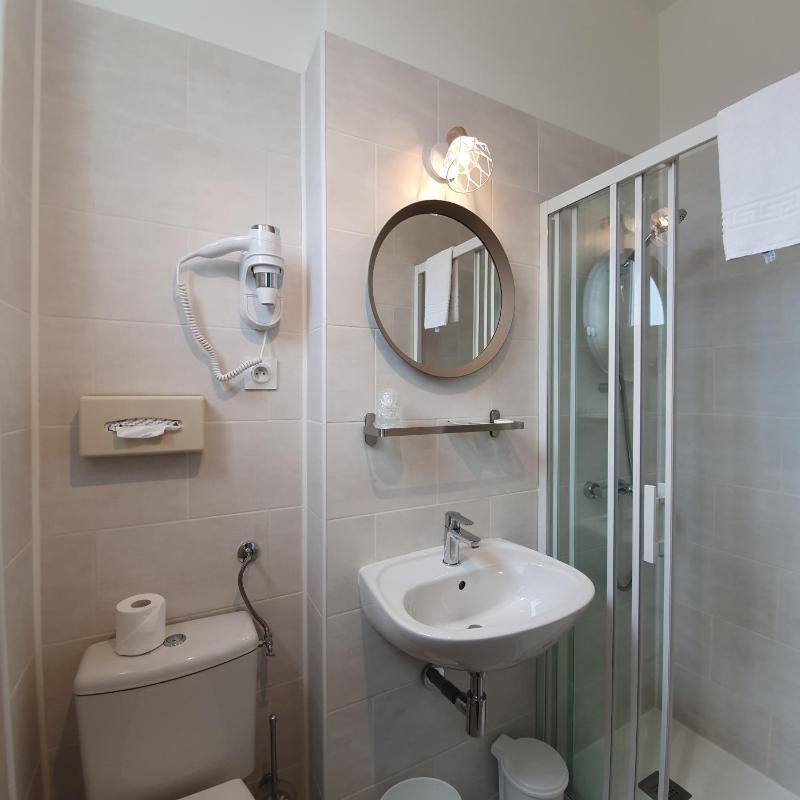 Economic Double Room image 4