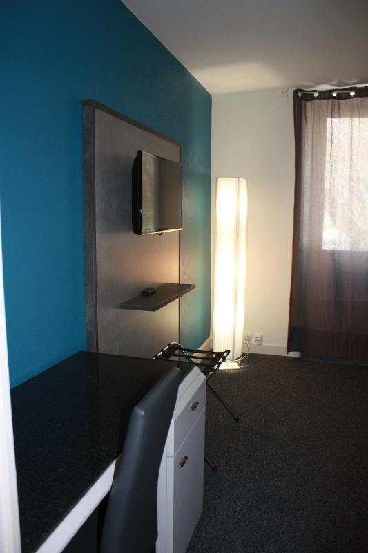Triple Room with La Place d'Armes View image 4