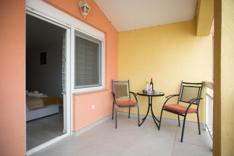 Deluxe Double Room with Balcony image 3