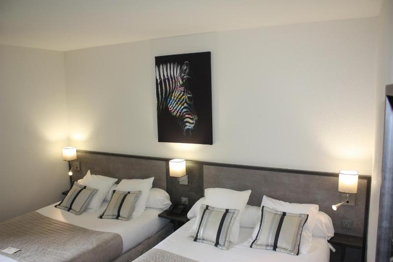 Family Room with La Place d'Armes View image 4