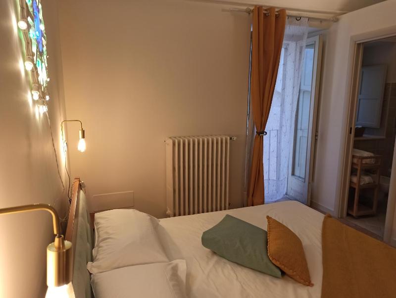 Double Room image 2