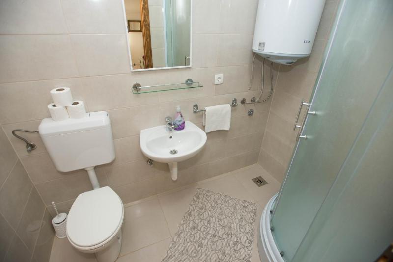 Triple Room with Balcony image 2