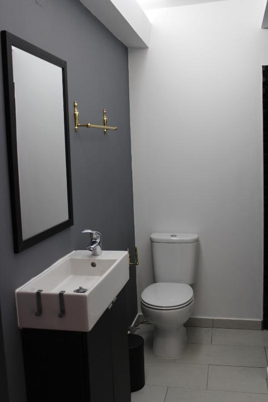 Double Room with Shared Bathroom image 4