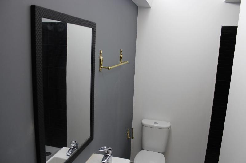 Double Room with Shared Bathroom image 3