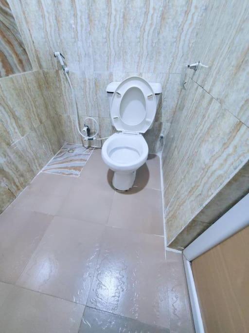 Homey 2-Bed-Apt 24HRS POWER & Unlimited Internet Access - image 4