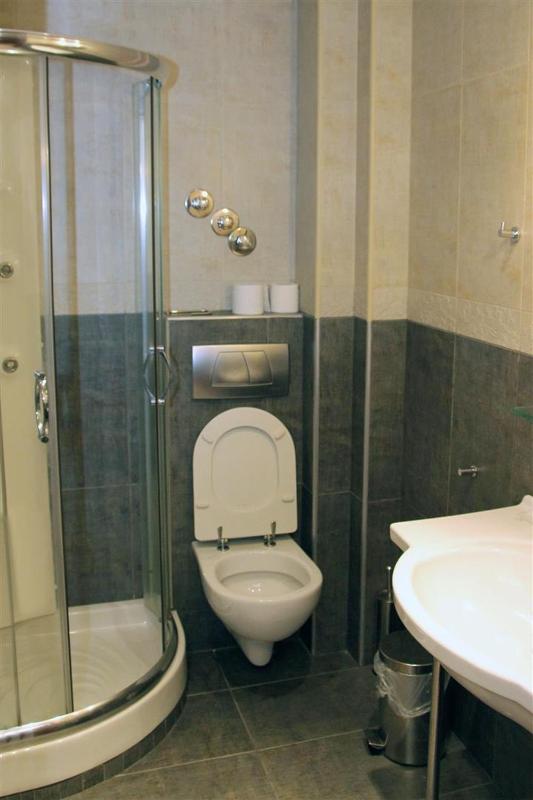 Standard Triple Room image 3