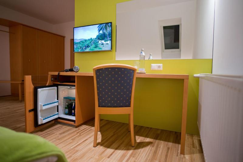 Family Room (2 Adults + 2 Children) image 3