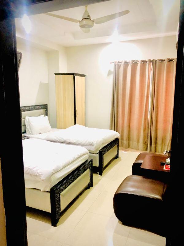 Deluxe Twin Room image 1