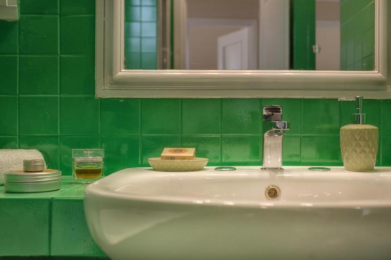 Deluxe Two-Bedroom Penthouse Apartment with Terrace image 2