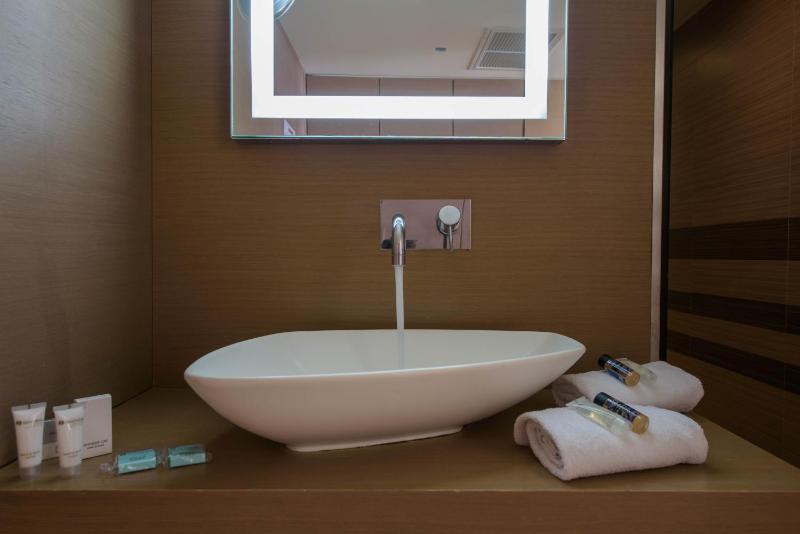 Deluxe Room with Sea View image 4