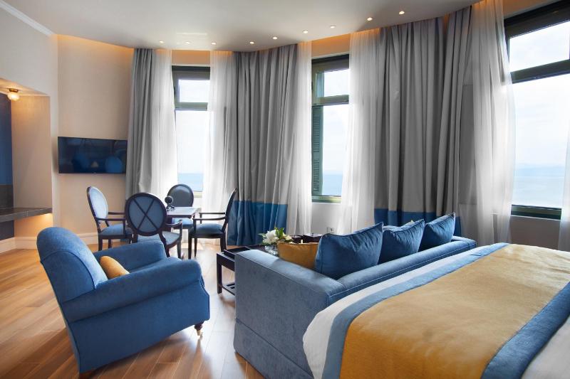 Presidential Suite image 3