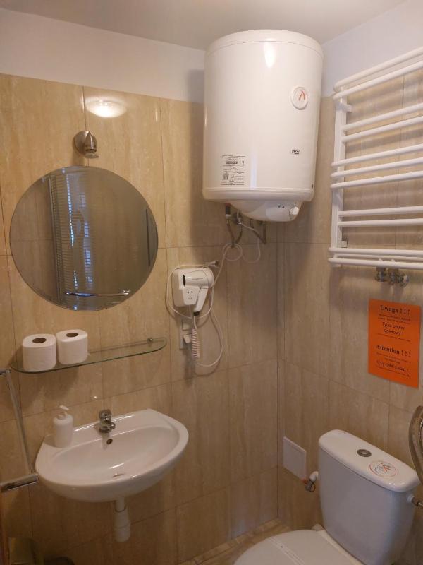 Small Single Room image 4