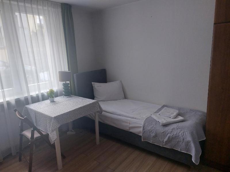 Small Single Room image 2