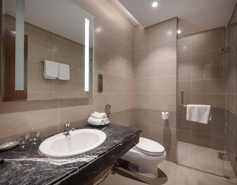Luxury Apartment in Beach Front Building with Ocean View - image 13