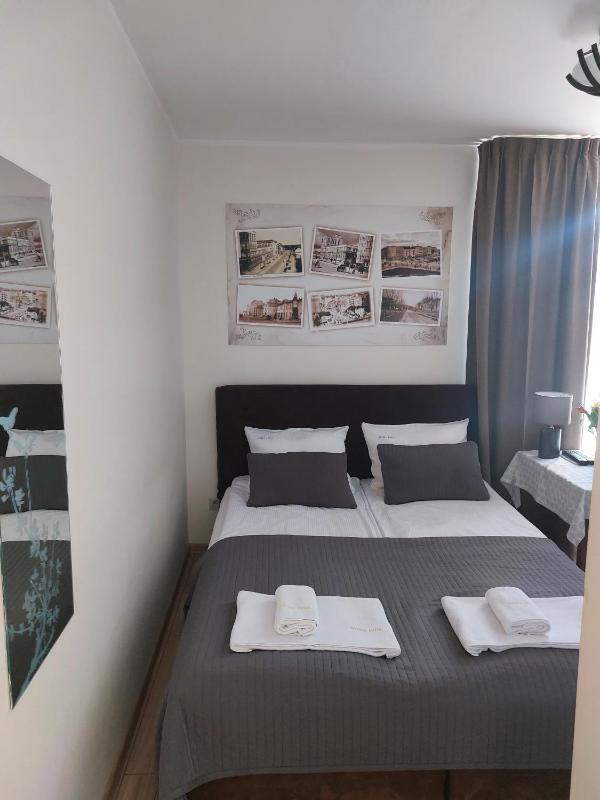 Double or Twin Room image 3