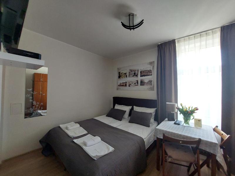 Double or Twin Room image 4