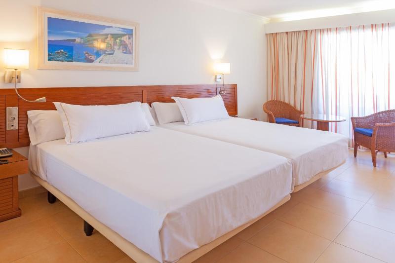 Double or Twin Room (2 Adults + 2 Children) image 4