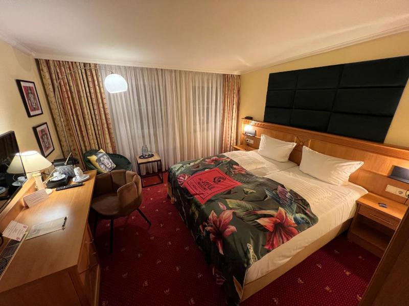 Standard Double Room image 3